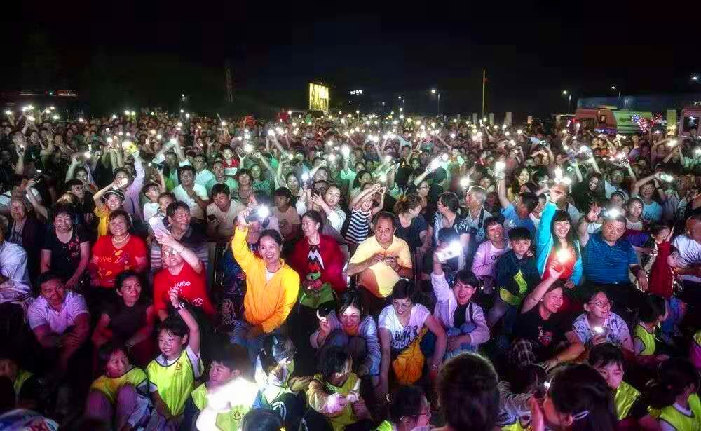 燃情狂热之火燃烧赛场，高潮迭起激情四射的简单介绍